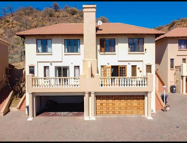 2 BEDROOM DUPLEX FOR SALE IN WINCHESTER HILLS